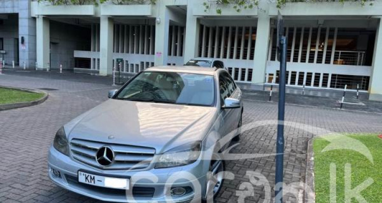 MERCEDES BENZ C180 2010