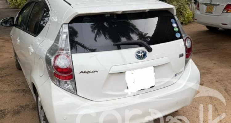 TOYOTA AQUA 2013