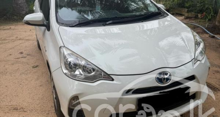 TOYOTA AQUA 2013
