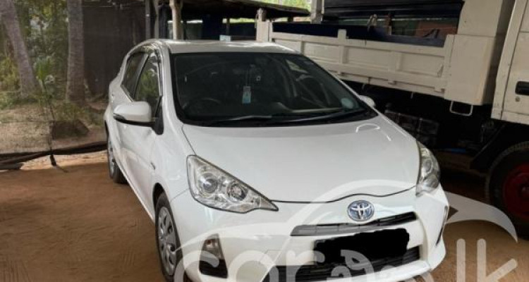 TOYOTA AQUA 2013