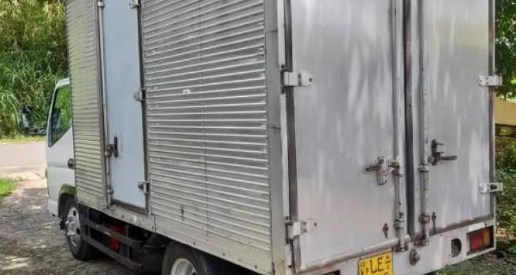 MITSUBISHI CANTER 2003
