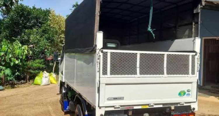 MITSUBISHI FUSO 2002