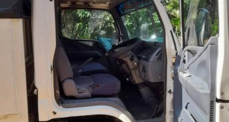 MITSUBISHI FUSO 2002