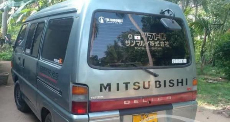 MITSUBISHI DELICA PO5 1989