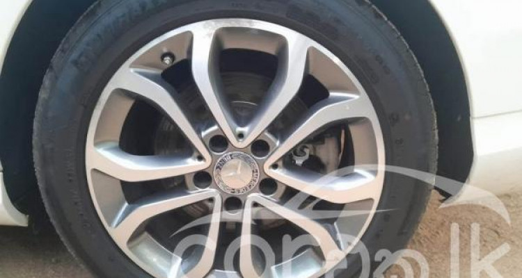 MERCEDES BENZ C180 2015