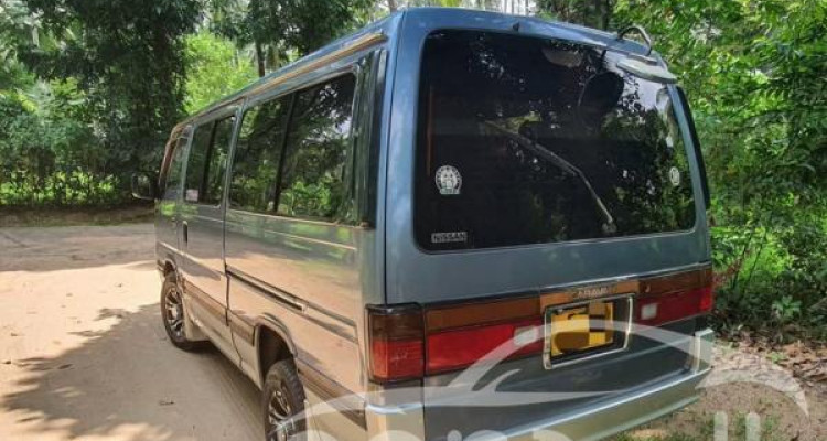 NISSAN CARAVAN 1995