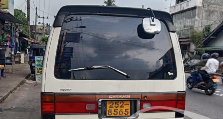 NISSAN CARAVAN 1996