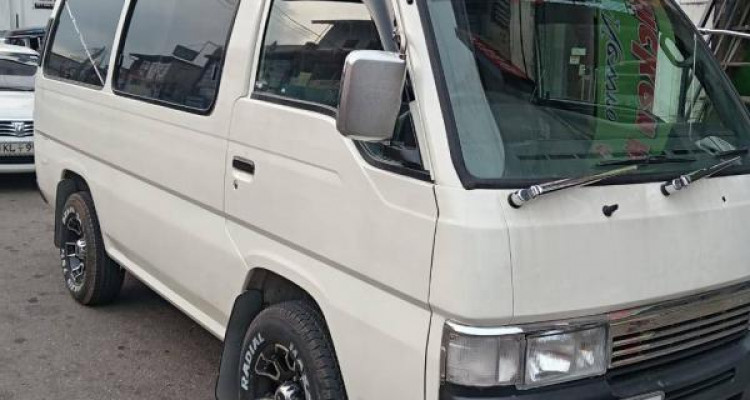 NISSAN CARAVAN 1996