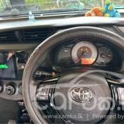 TOYOTA VITZ 2017