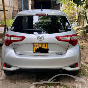 TOYOTA VITZ 2017