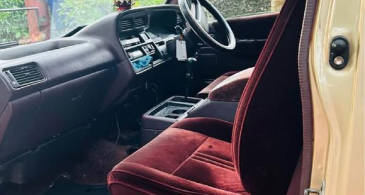 TOYOTA DOLPHIN 1990