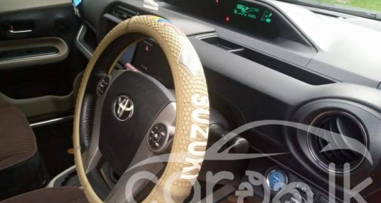 TOYOTA AQUA 2013