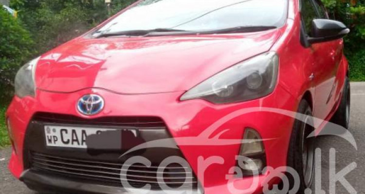 TOYOTA AQUA 2013