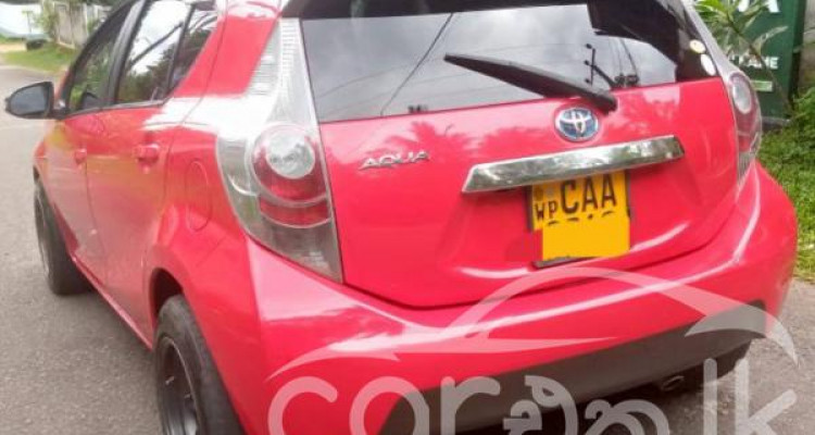 TOYOTA AQUA 2013