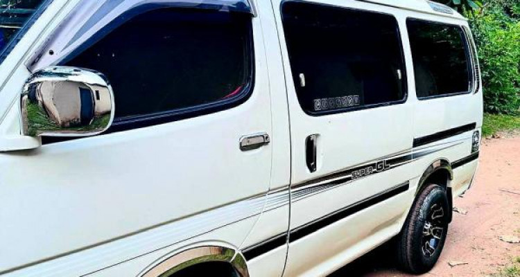 TOYOTA DOLPHIN 1996