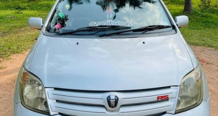 TOYOTA IST 2003