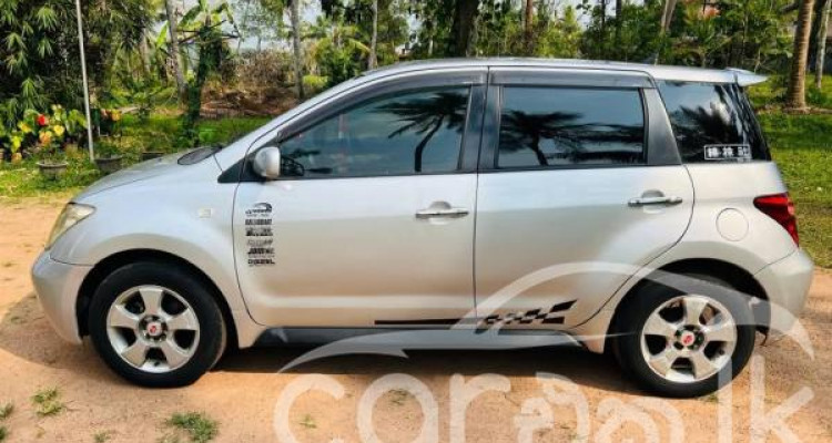 TOYOTA IST 2003