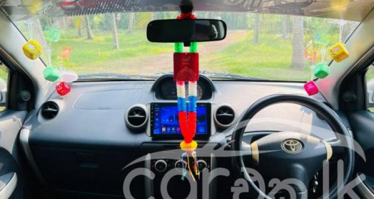 TOYOTA IST 2003