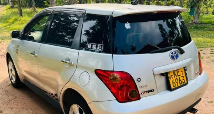 TOYOTA IST 2003