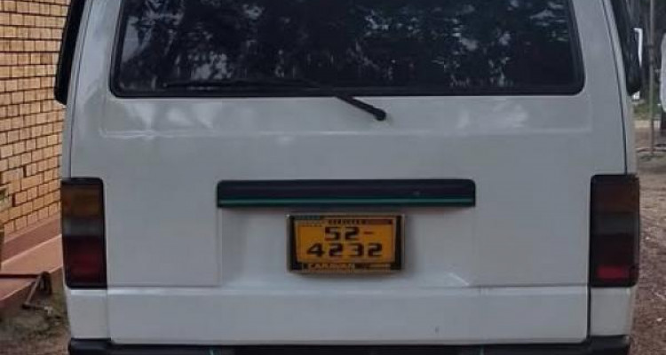 NISSAN CARAVAN 1987