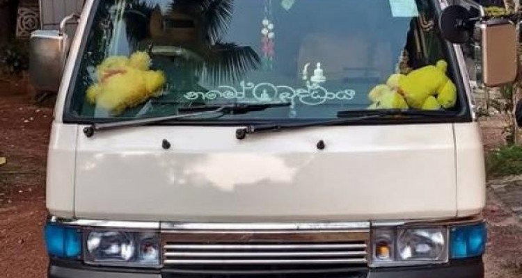 NISSAN CARAVAN 1987