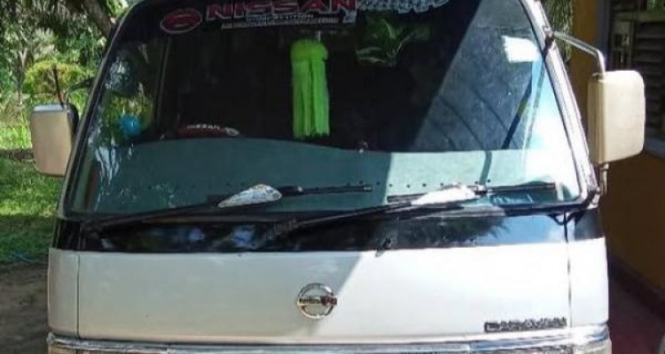NISSAN CARAVAN 1995