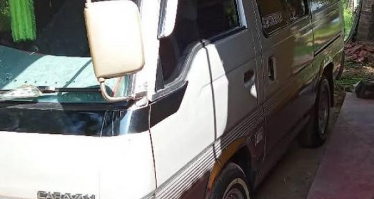 NISSAN CARAVAN 1995