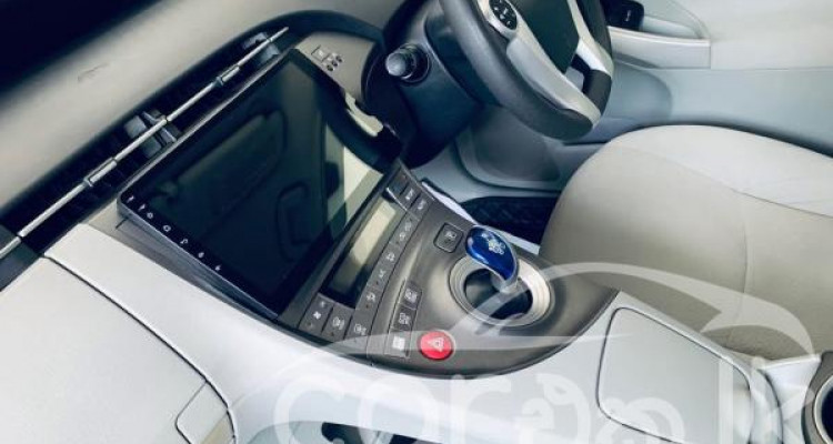 TOYOTA PRIUS 2014