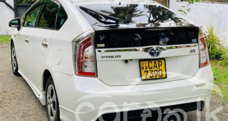 TOYOTA PRIUS 2014