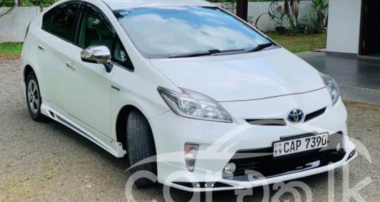 TOYOTA PRIUS 2014