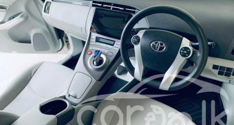 TOYOTA PRIUS 2014
