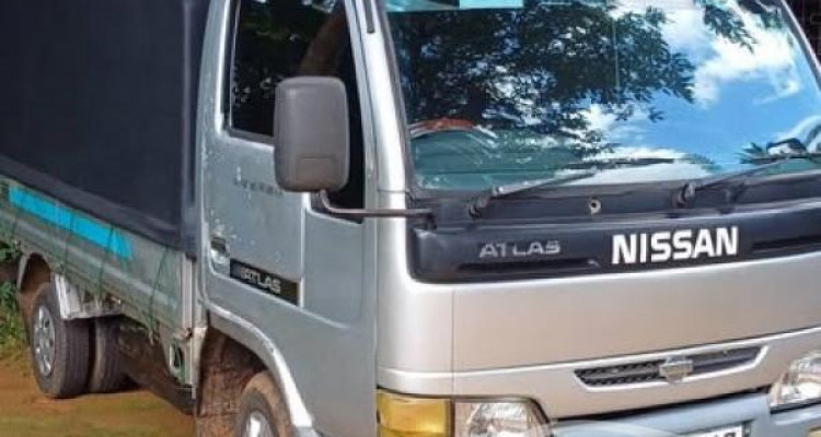 NISSAN ATLAS 2001
