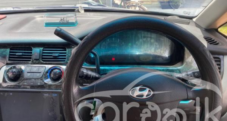 HYUNDAI TRAJET 2006