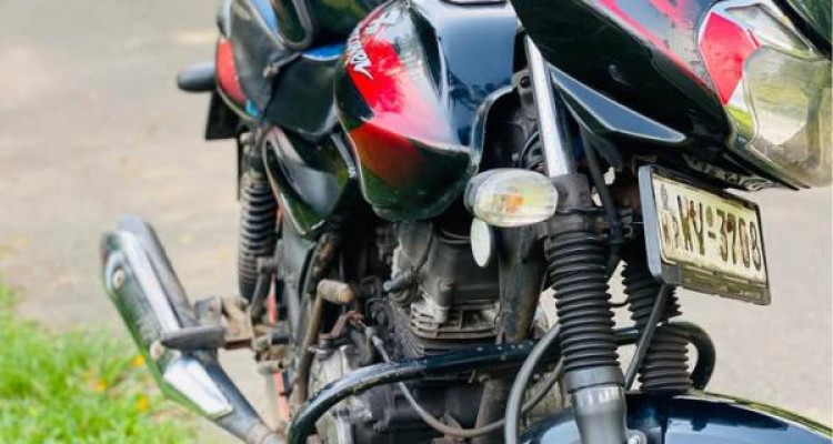BAJAJ DISCOVER 150 2011