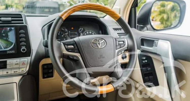 TOYOTA LAND CRUISER PRADO 2023