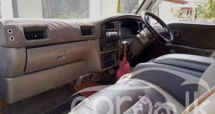 NISSAN CARAVAN 1993