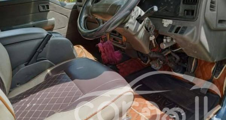 NISSAN CARAVAN 1993