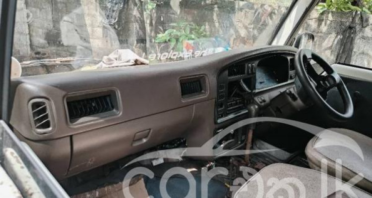 NISSAN CARAVAN VRG 1985