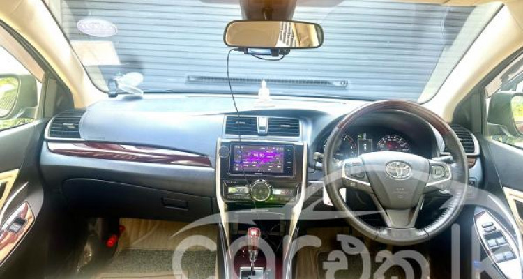 TOYOTA PREMIO 2019