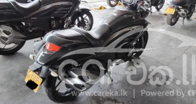SUZUKI INTRUDER 2018