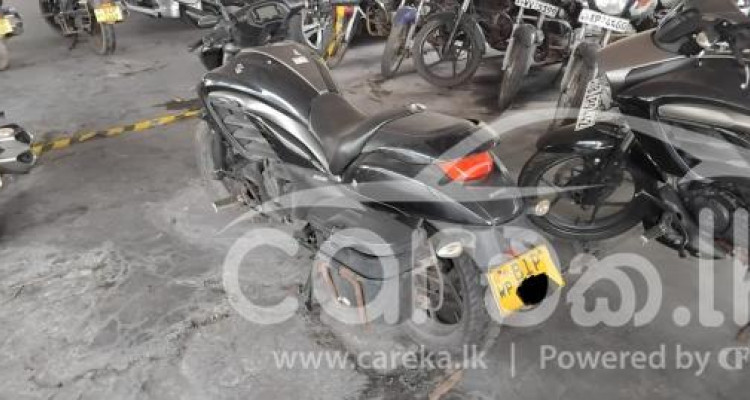 SUZUKI INTRUDER 2018