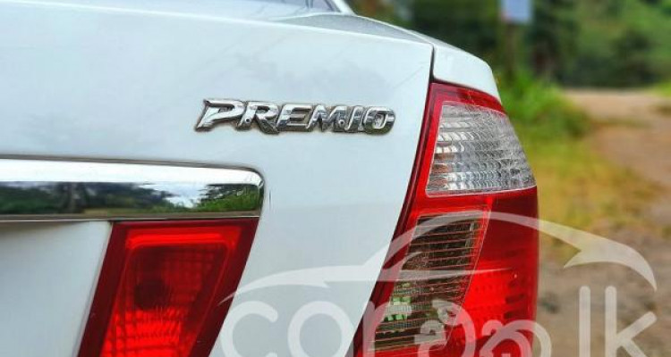 TOYOTA PREMIO 2002