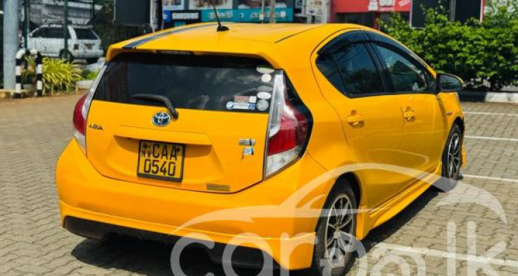 TOYOTA AQUA 2012