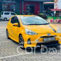 TOYOTA AQUA 2012