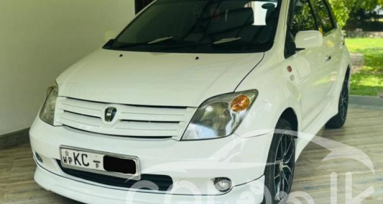 TOYOTA IST 2003