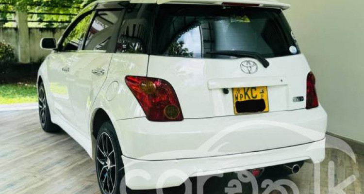TOYOTA IST 2003