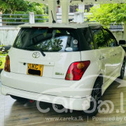TOYOTA IST 2003
