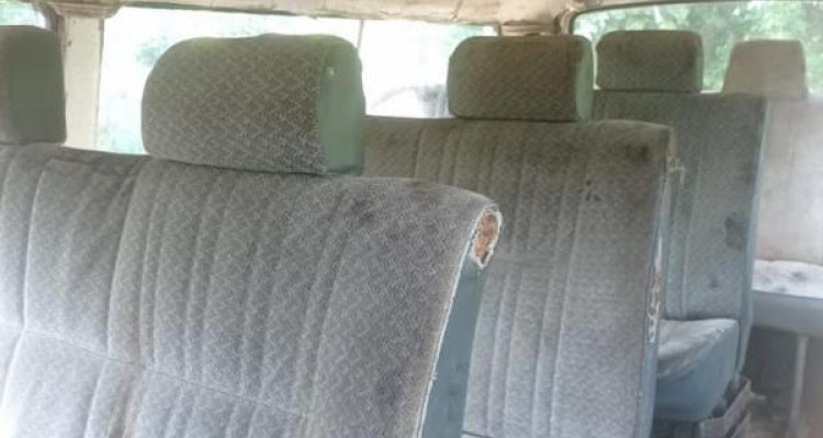 NISSAN CARAVAN 1975