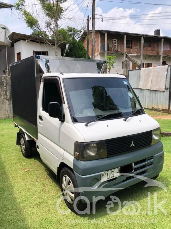 MITSUBISHI MINICAB 2004