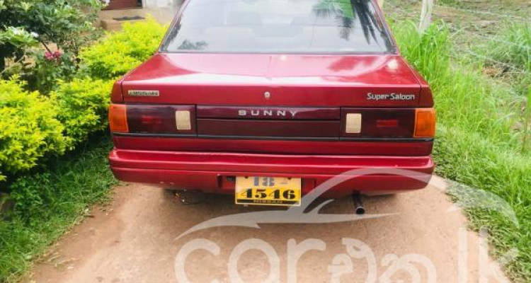 NISSAN TRAD SUNNY 1989